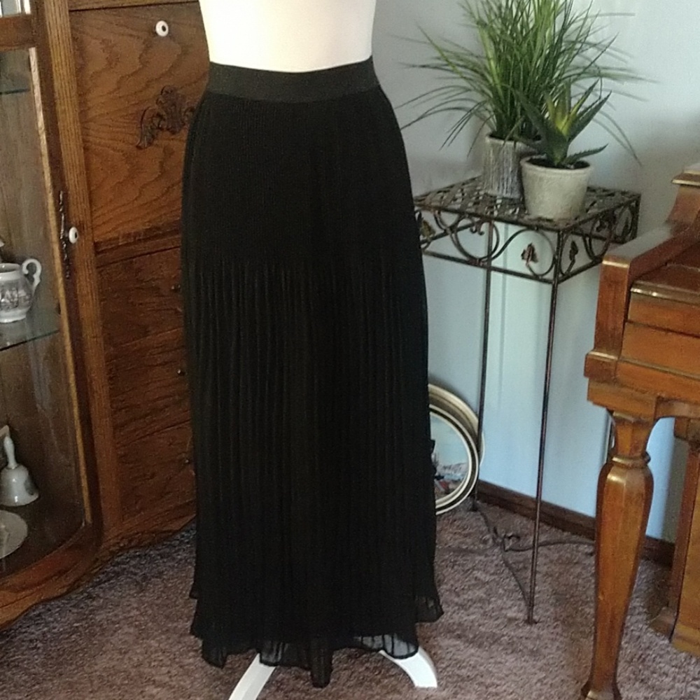 NY collections skirt